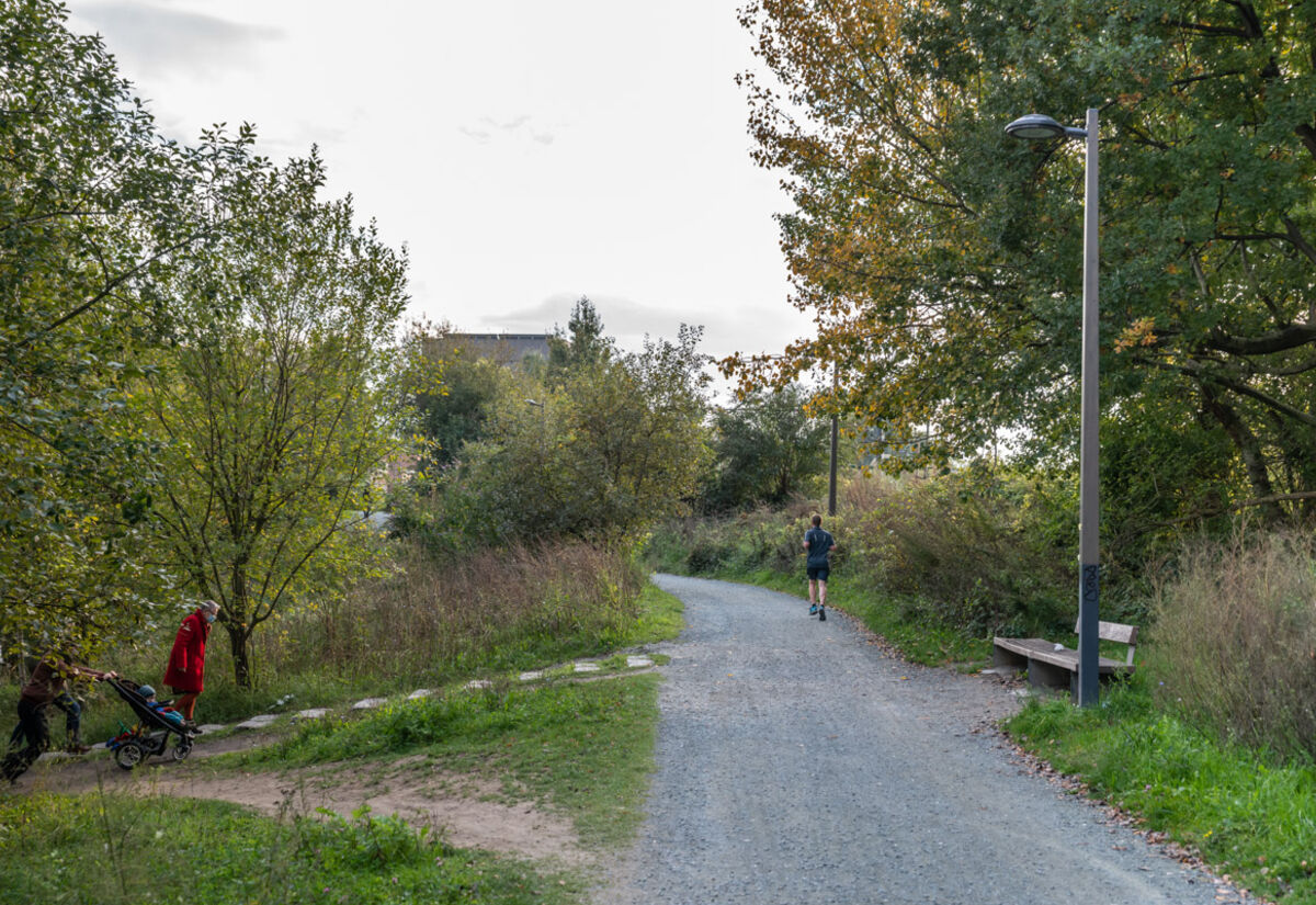 Un coureur dans le parc L28